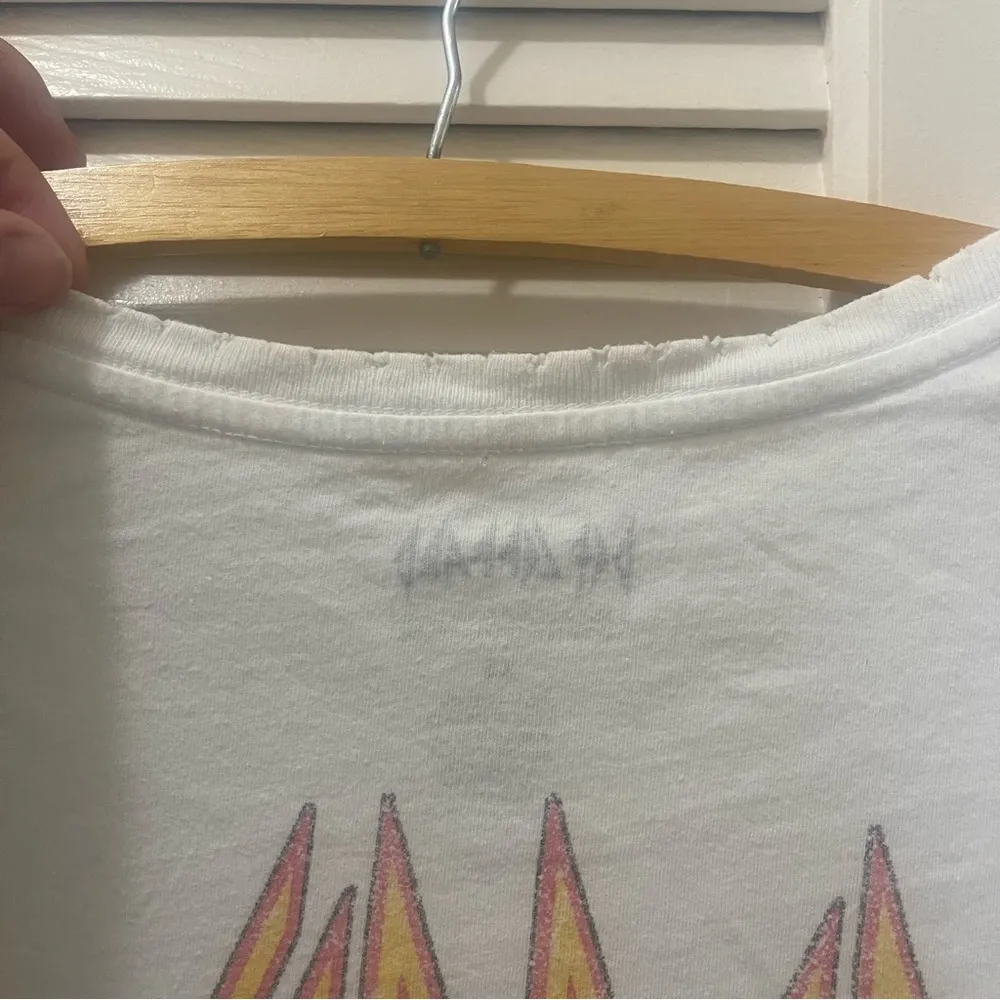 GUC Def Leppard Band Graphic Tee | size extra small White - Image 5