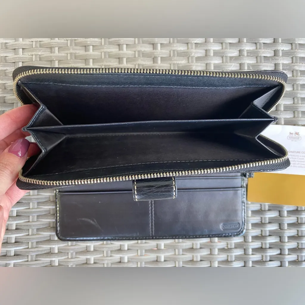 Coach vintage signature black & white bifold snap front wallet - Image 4