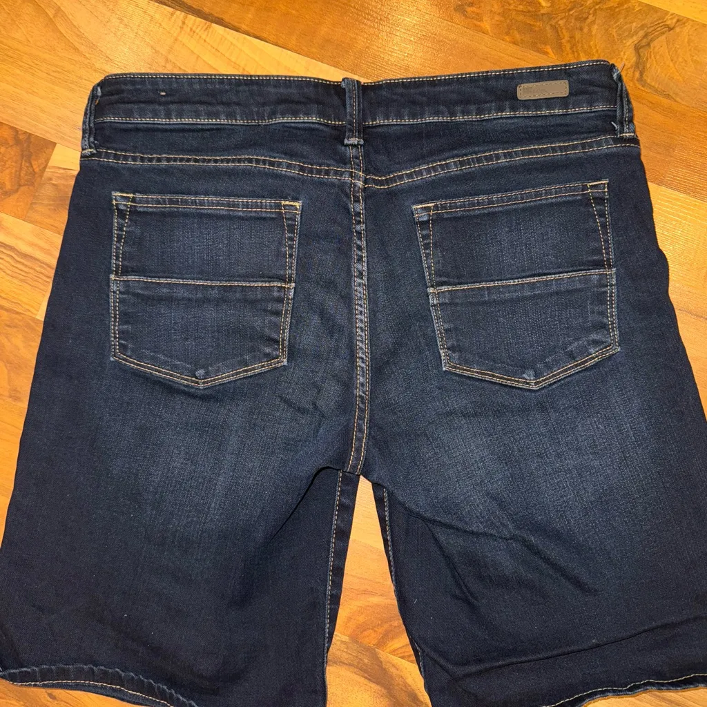 Kut from the‎ kloth Catherine boyfriend Bermuda style dark wash short size 8 - Image 4