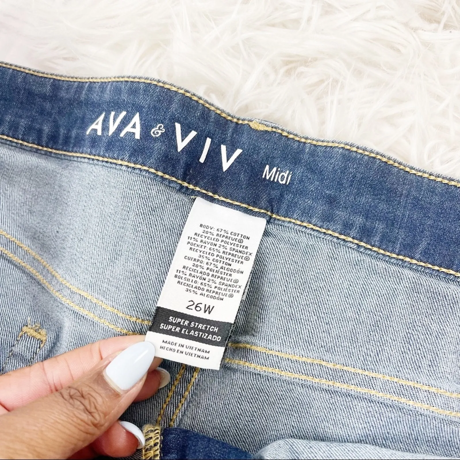 Ava & Viv Women's‎ Plus Size Denim Midi Shorts, Distressed Denim Wash Size 26W - Image 3