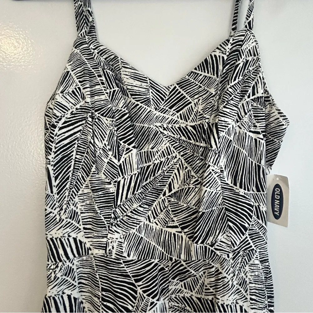 NWT Old Navy Black/White Palm Print Sleeveless Tank One Piece Jumpsuit Size XS - Image 3