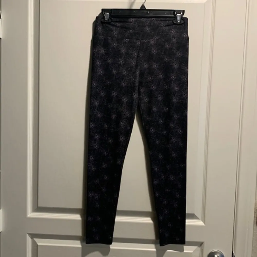 Lularoe Charcoal Gray Black Leggings Spider Webs One Size EUC #4670 - Image 2