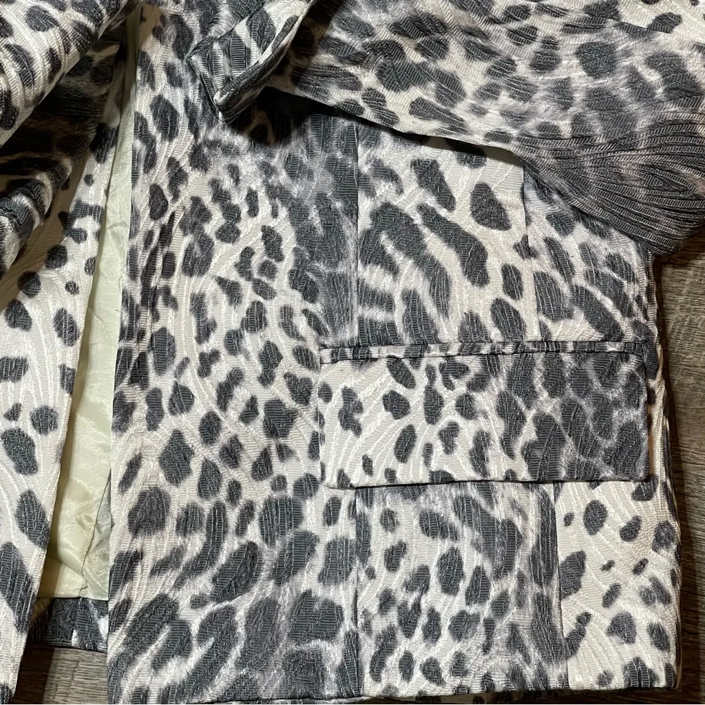 90s Vtg Austin Reed Black White Animal Print Open Statement Blazer Y2K Vintage Size 4 - Image 2