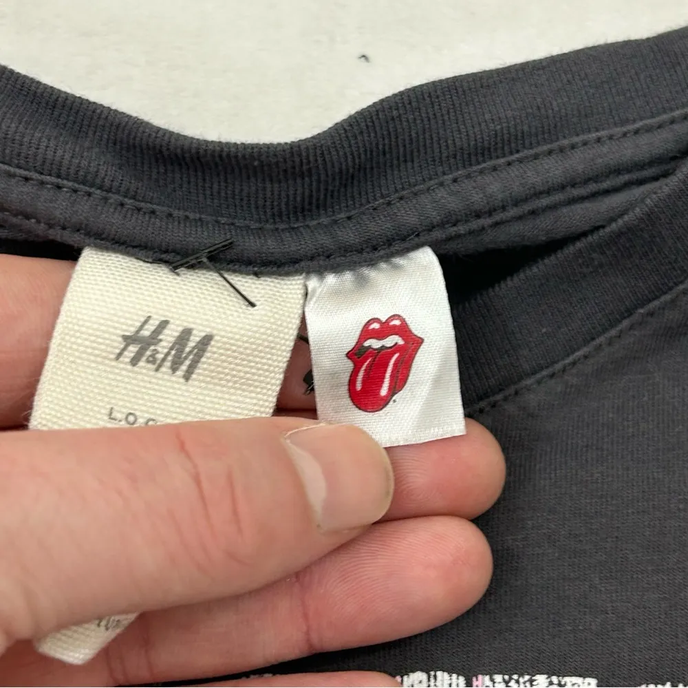 The Rolling Stones 1975-US Tour Pink Tongue Charcoal Gray H&M T-Shirt Womens M - Image 4