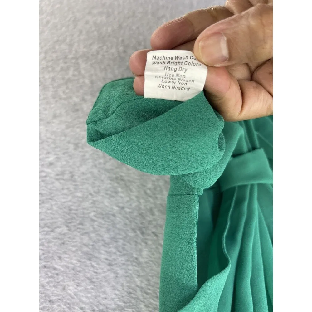 Toska Women's Sleeveless Blouse Side cutout Solid Green Size Medium - Image 5