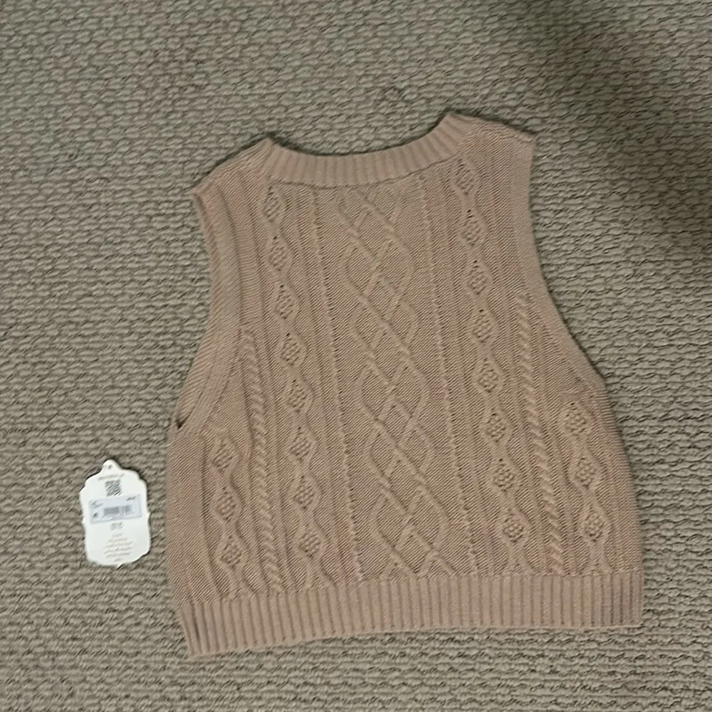 Altars state brown sweater vest! - Image 4