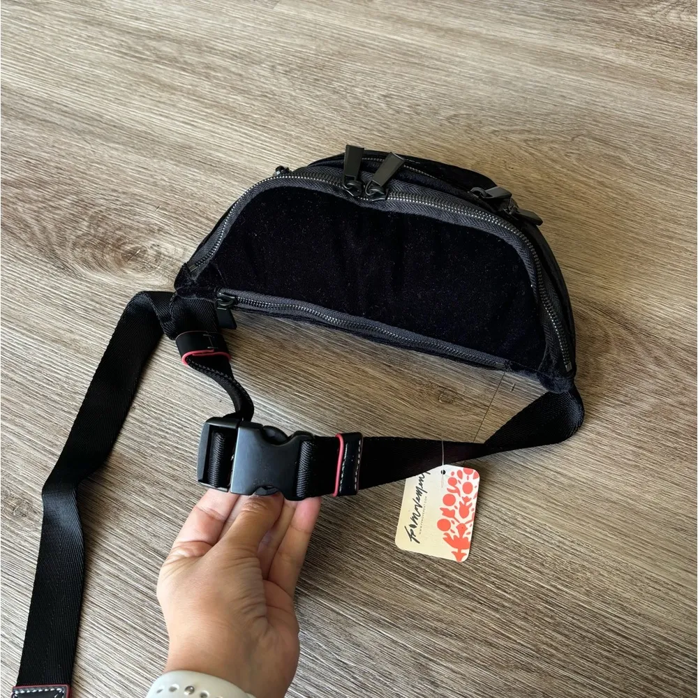 Caraa Sling VelvetSmall in Black - Image 6