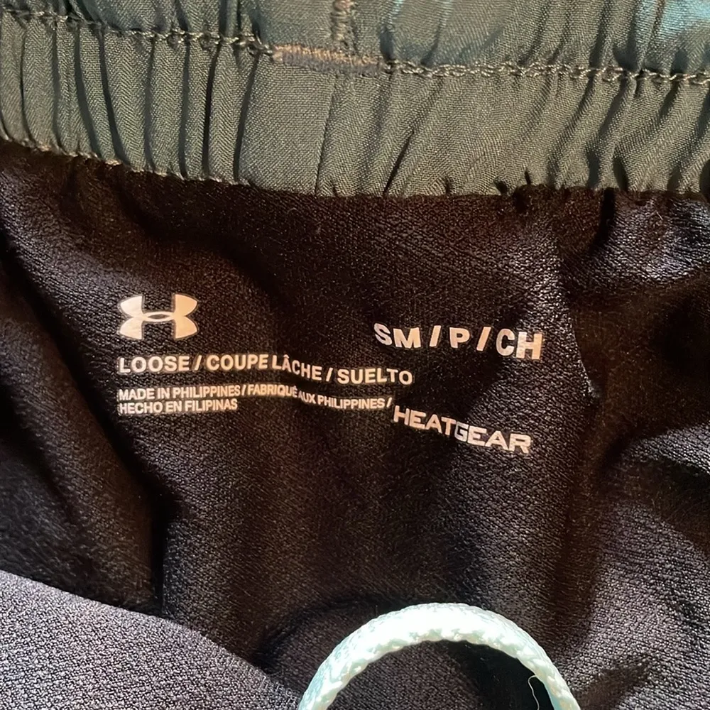 Under Armour lined shirts with pockets size small - Image 2