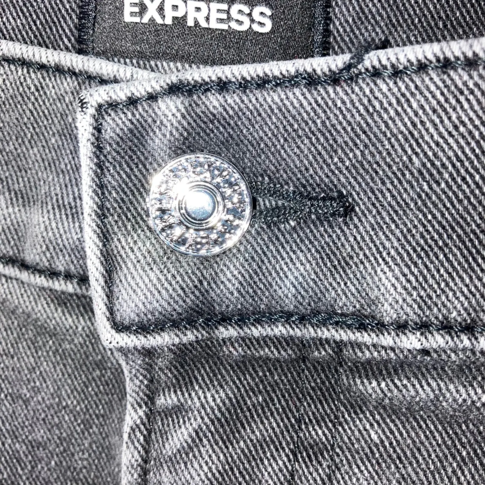 Express Denim Mom Shorts Women 10 High Rise Cut‎ Off Raw Hem - Image 8