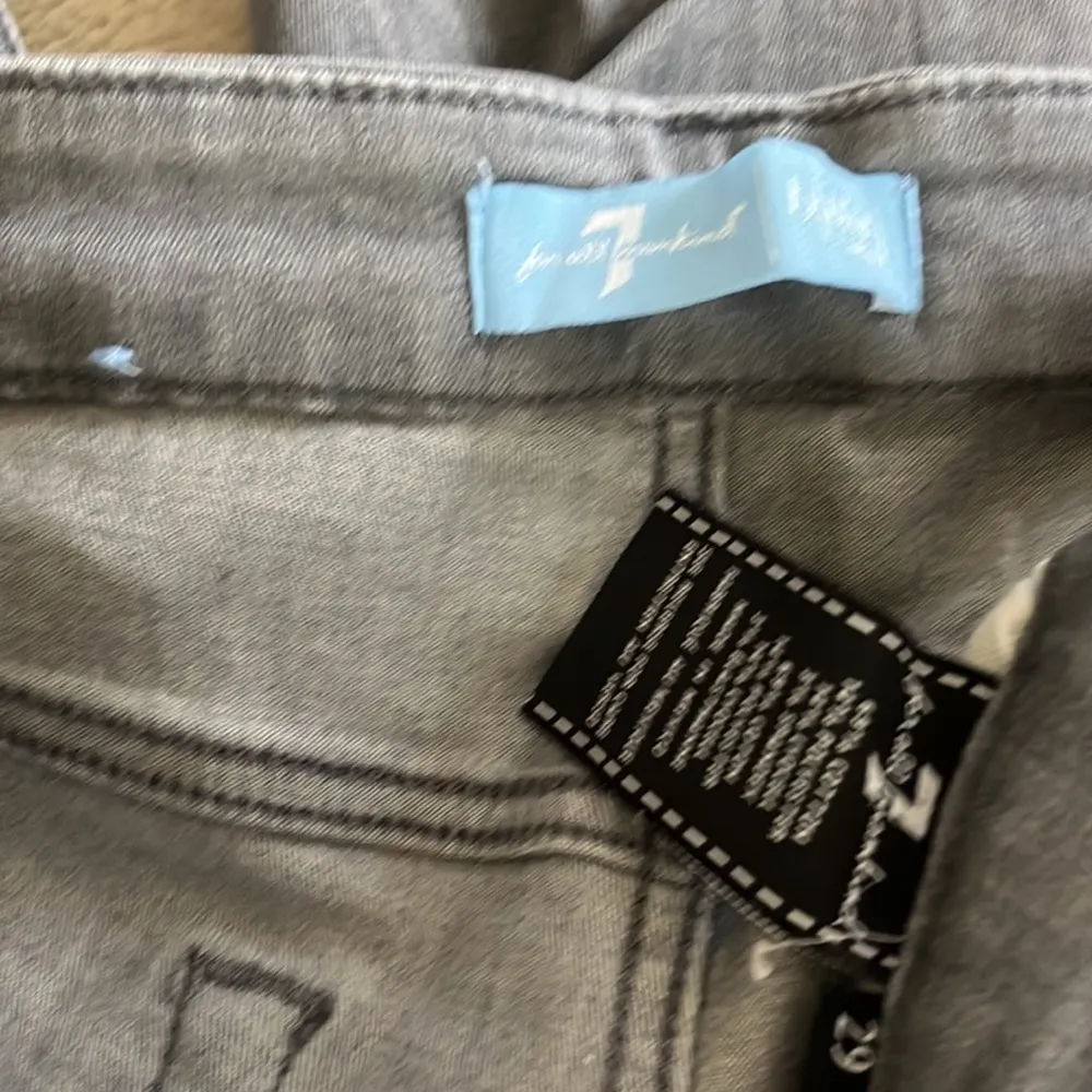 EUC 7 For All Mankind Skinny Jeans - Image 4