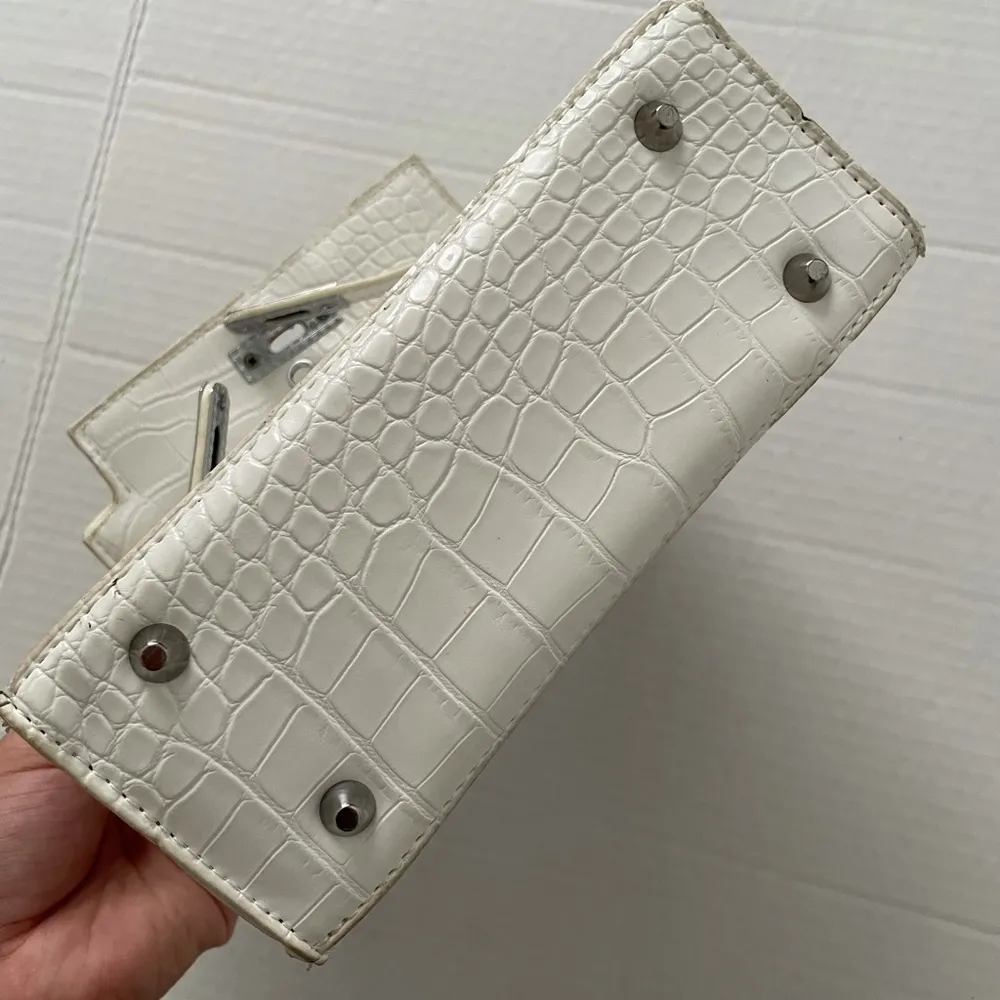 Satchel Bag White - Image 9