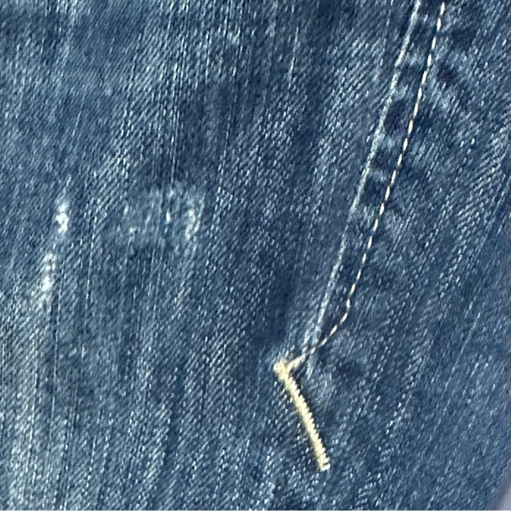 Y2K Fit Armani Exchange Distressed Straight Leg Denim W/Pocket Detail 8 Short - Image 13