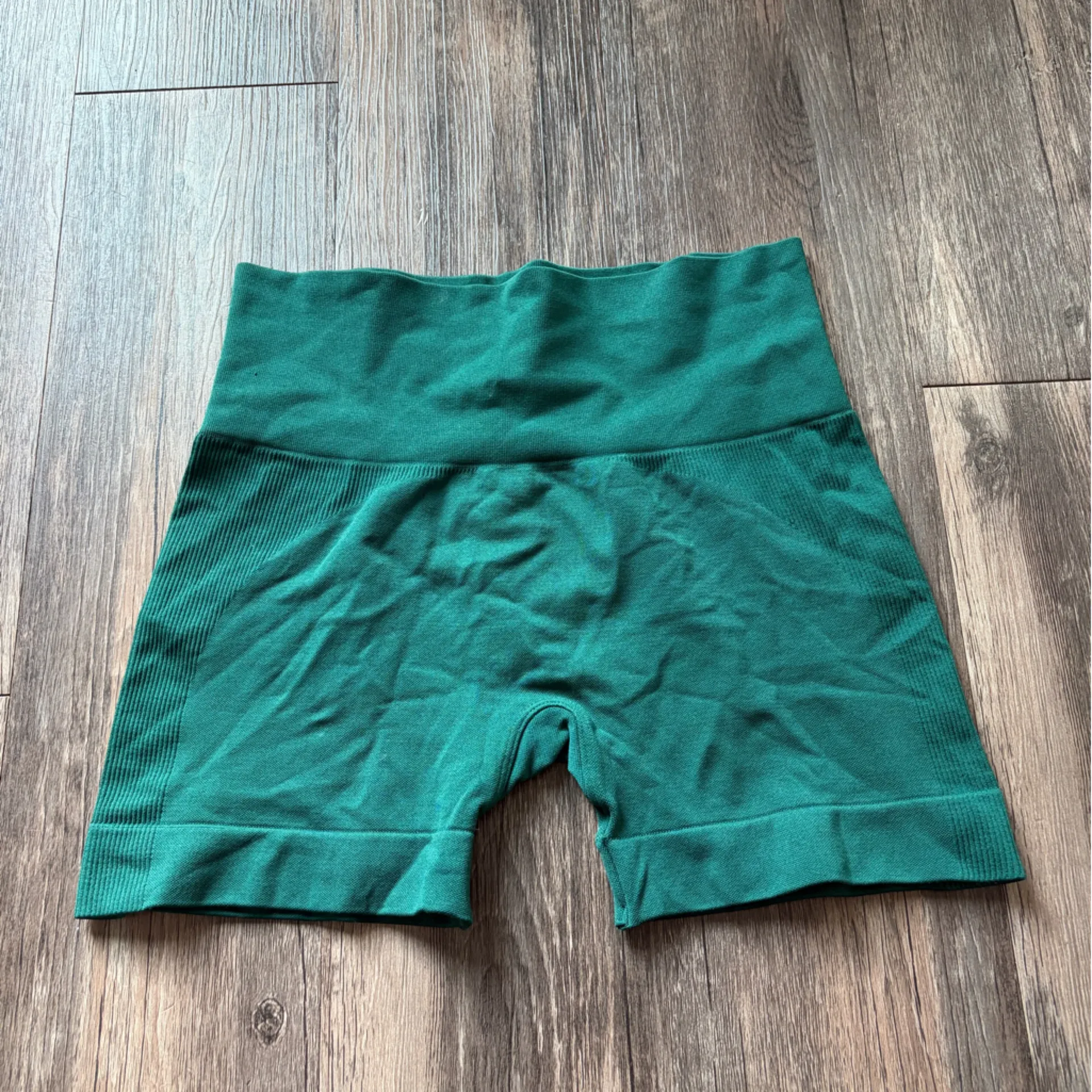 Set Active Sculptflex Green Biker Shorts Size Medium - Image 2
