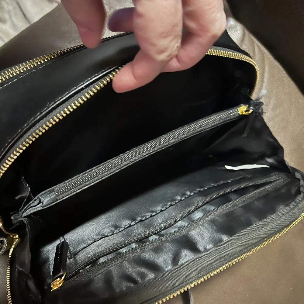 Joy & Iman Black Leather Crossbody Bag - Image 5