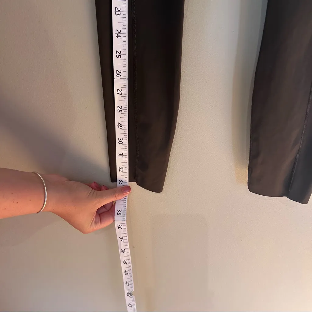 Lululemon Army Green Cropped Leggings Size 4 - Image 8