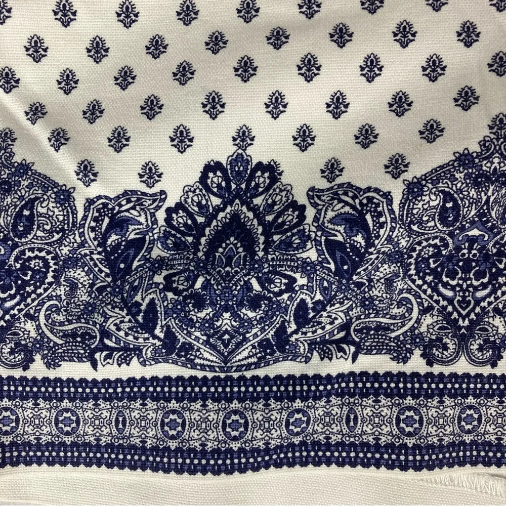 Artisan NY White & Navy Blue Elegant Paisley Patterned Shorts Women’s Size 10 - Image 2