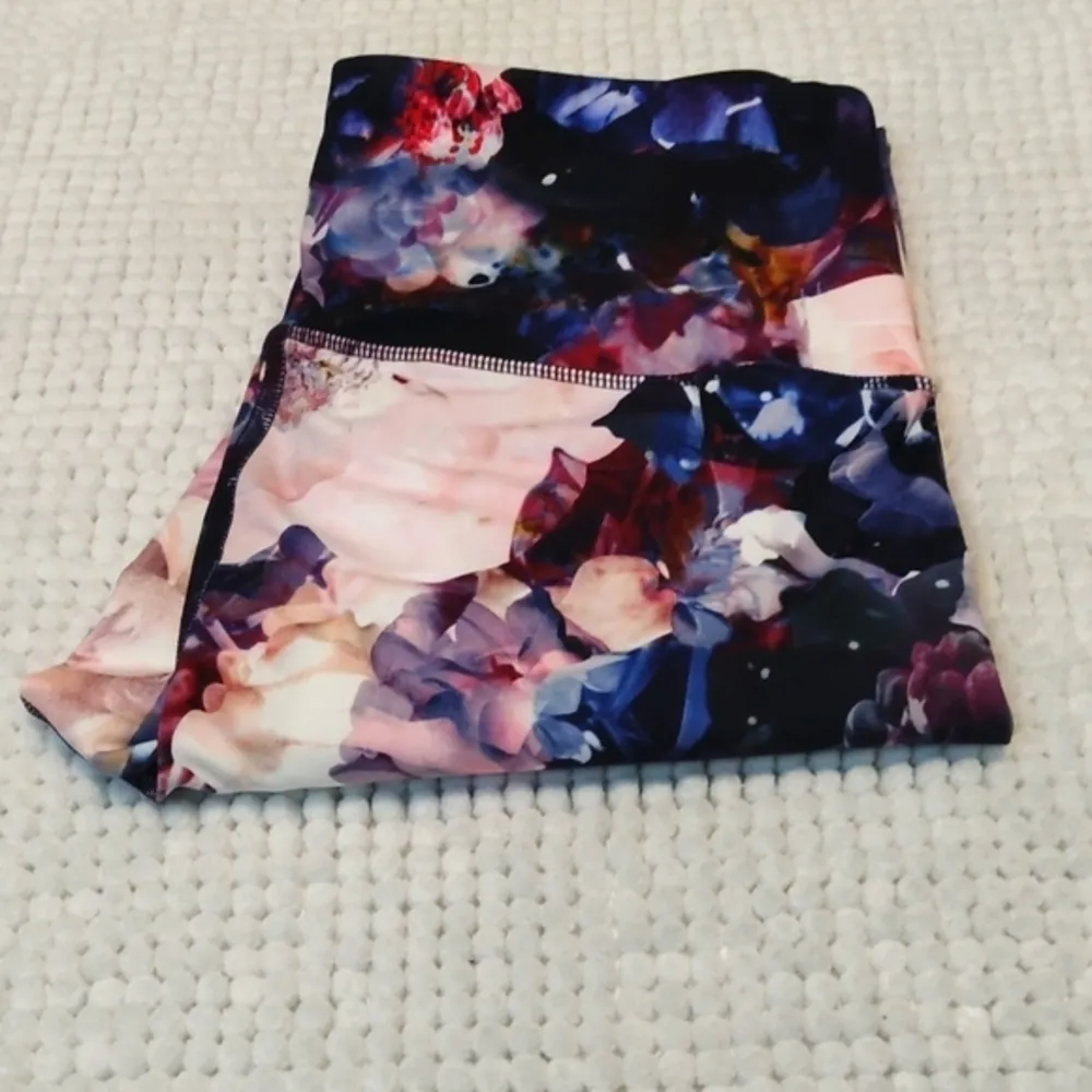 Old Navy Active Floral Purple Pink Wide Waist Band Leggings Size Med EUC #4237 - Image 3