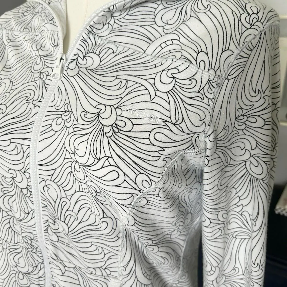 Reebok White & Black Athletic Jacket for Women, Size Medium - Image 6