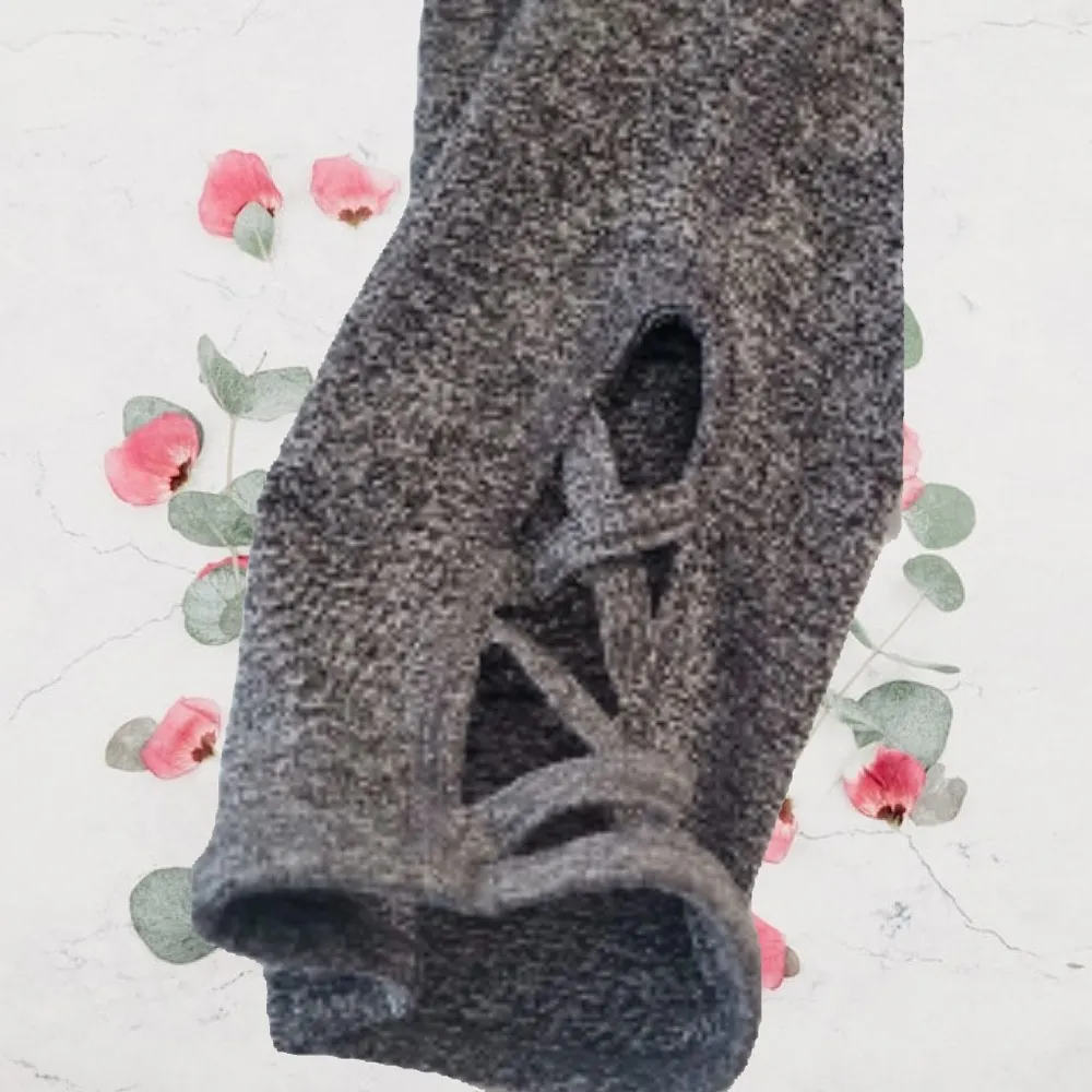 Woman’s Pro Player capri leggings/Yoga
Gray Size Large Like New - Image 3