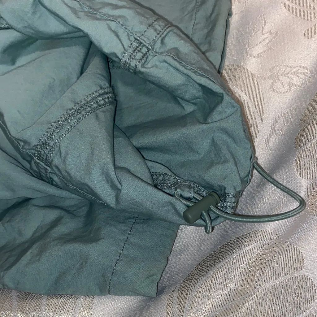 Levi's Women’s Cargo Pants - Light green - Image 6