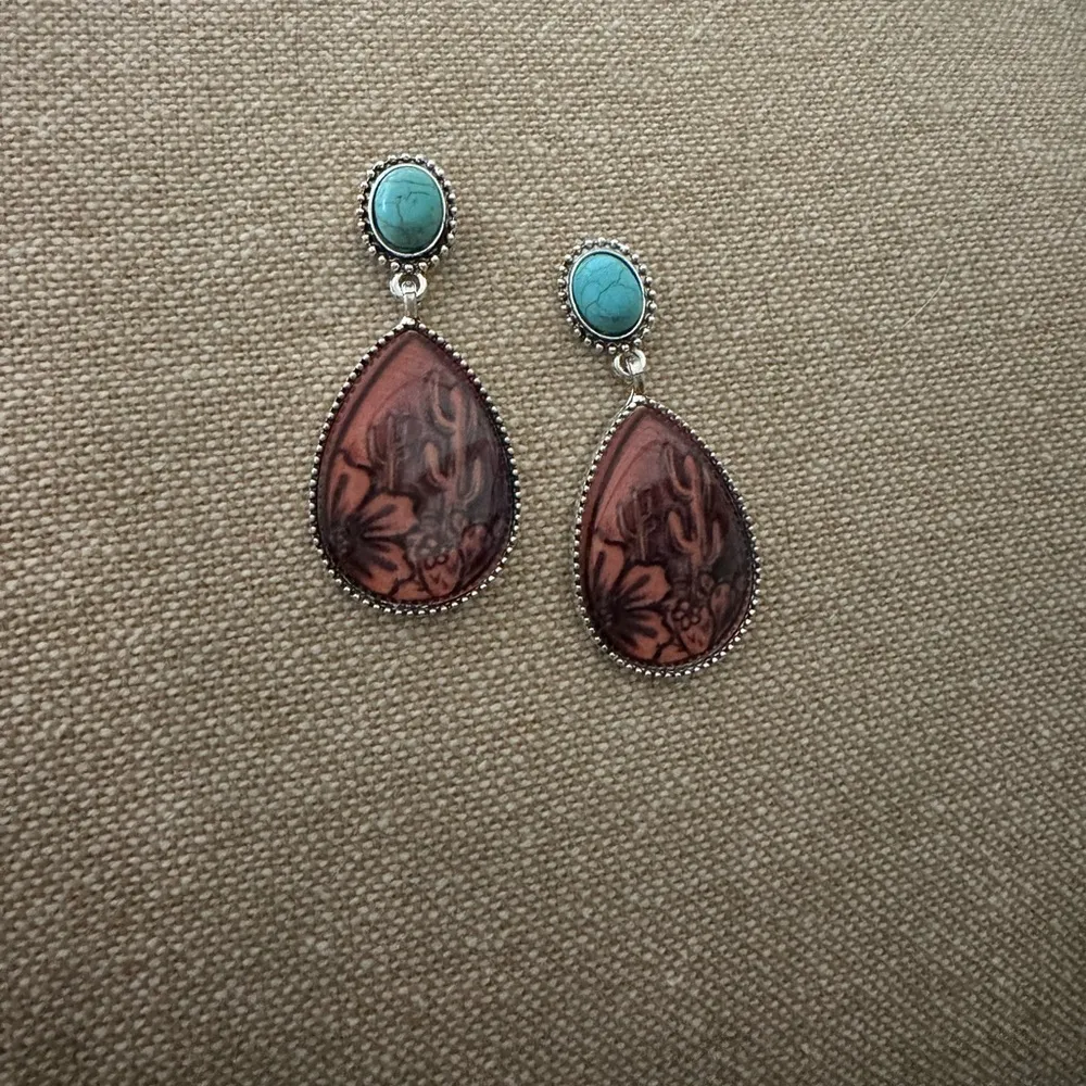 Western Earrings Brown - Image 3