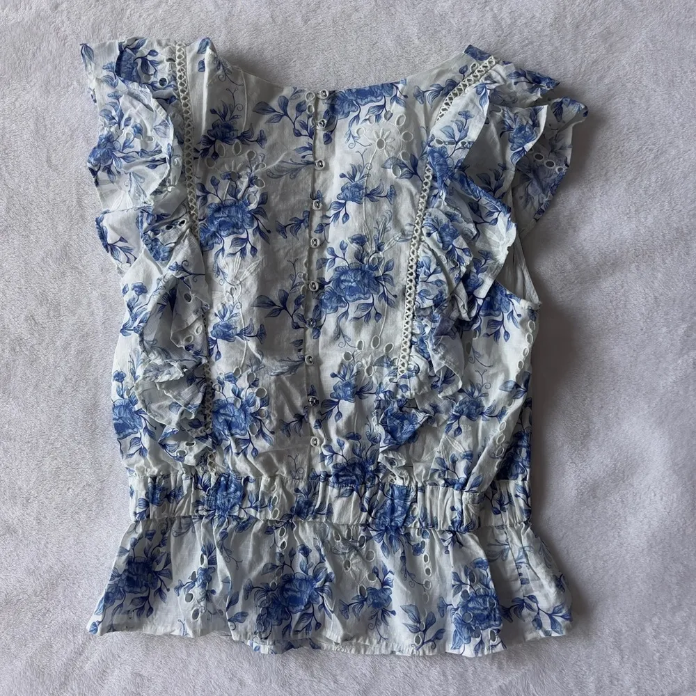 Anthropologie Floral Blue and White Ruffle Top - Image 3