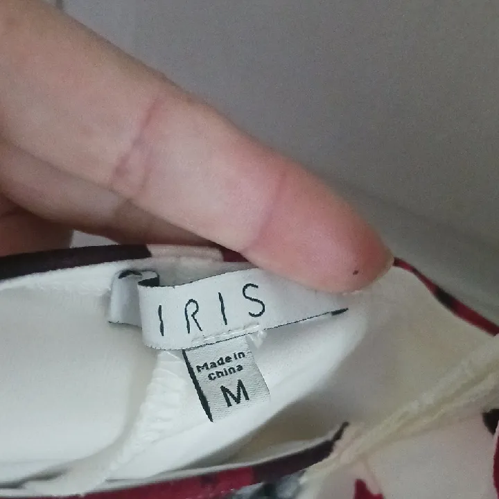 Iris Backless Dress with Red and Black Floral Pattern - Image 2