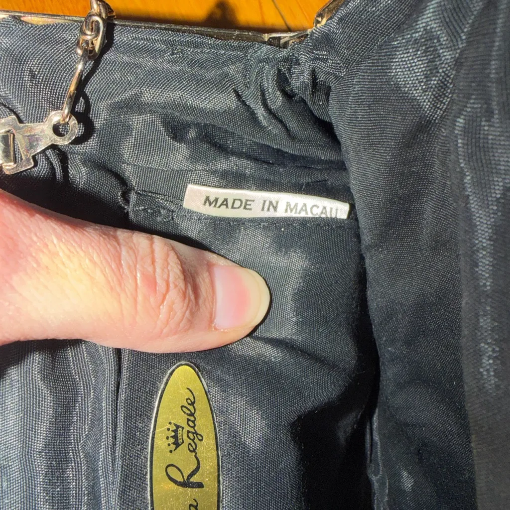 La Regale Black Beaded Evening Clutch with Silver Chain - Image 6