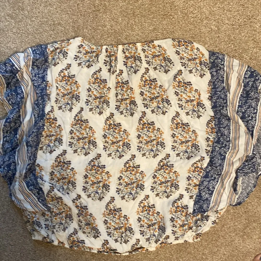 Lucky Brand flowy boho crop top size M - Image 3