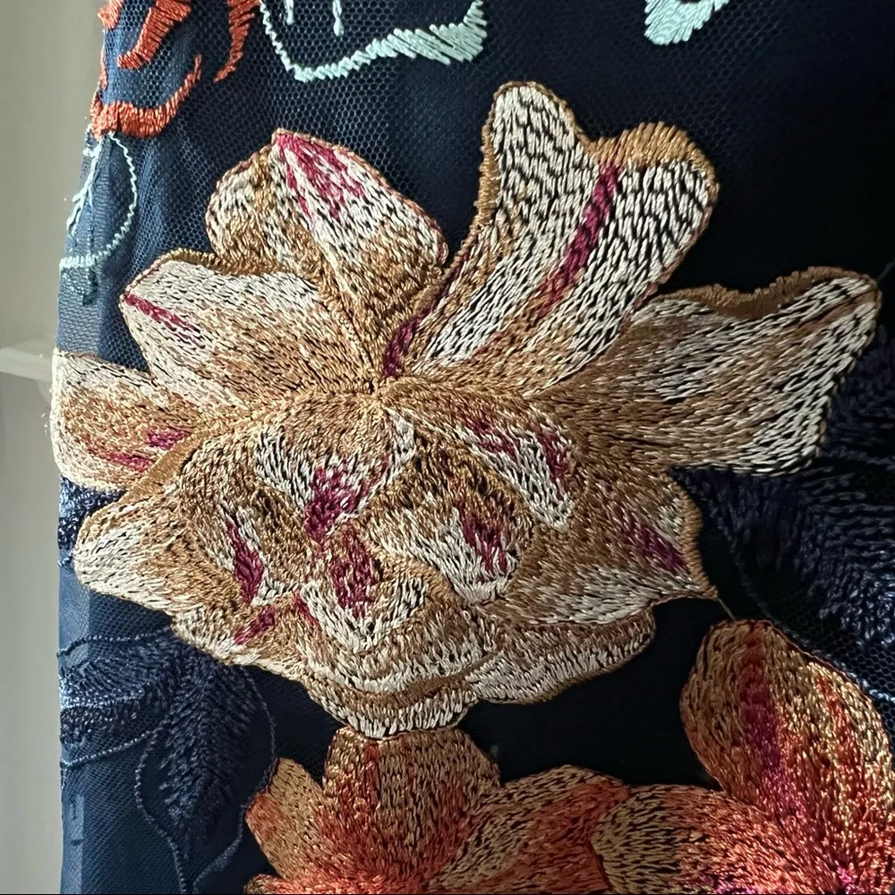 Beige by ECI Dress Lace Floral Embroidery Halter Neck Navy Size L NWT $118.00 - Image 10