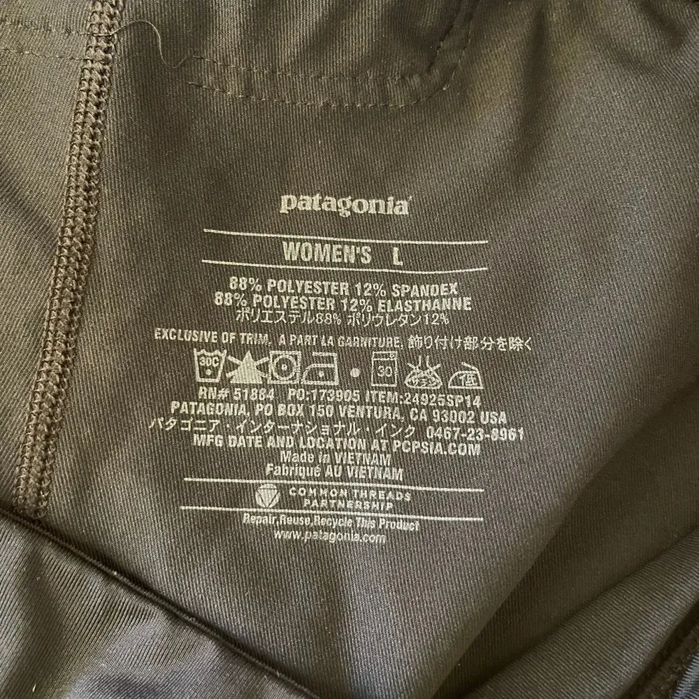 Women’s Patagonia solid black Capri length leggings Large - Image 4