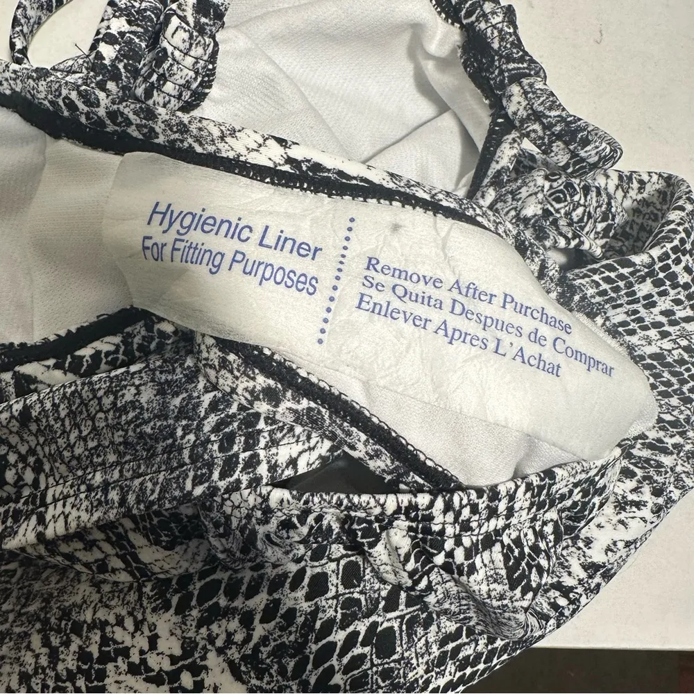 Time and Tru Snakeskin Black White One Piece Swimsuit and High Neckline Size Med - Image 7