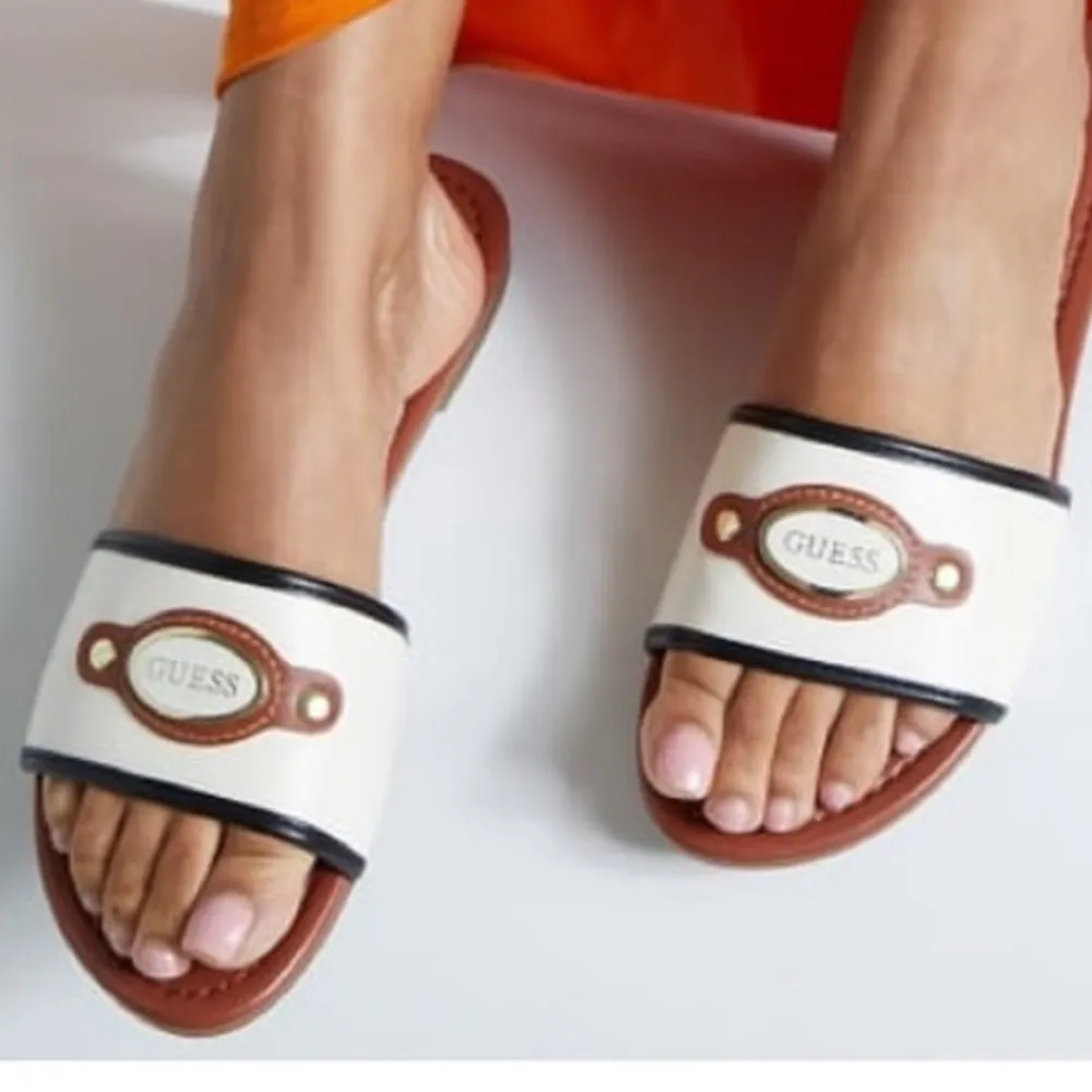 NWT Lyndon Logo Guess 6M Brown Ivory Black Gold Detail - Image 4