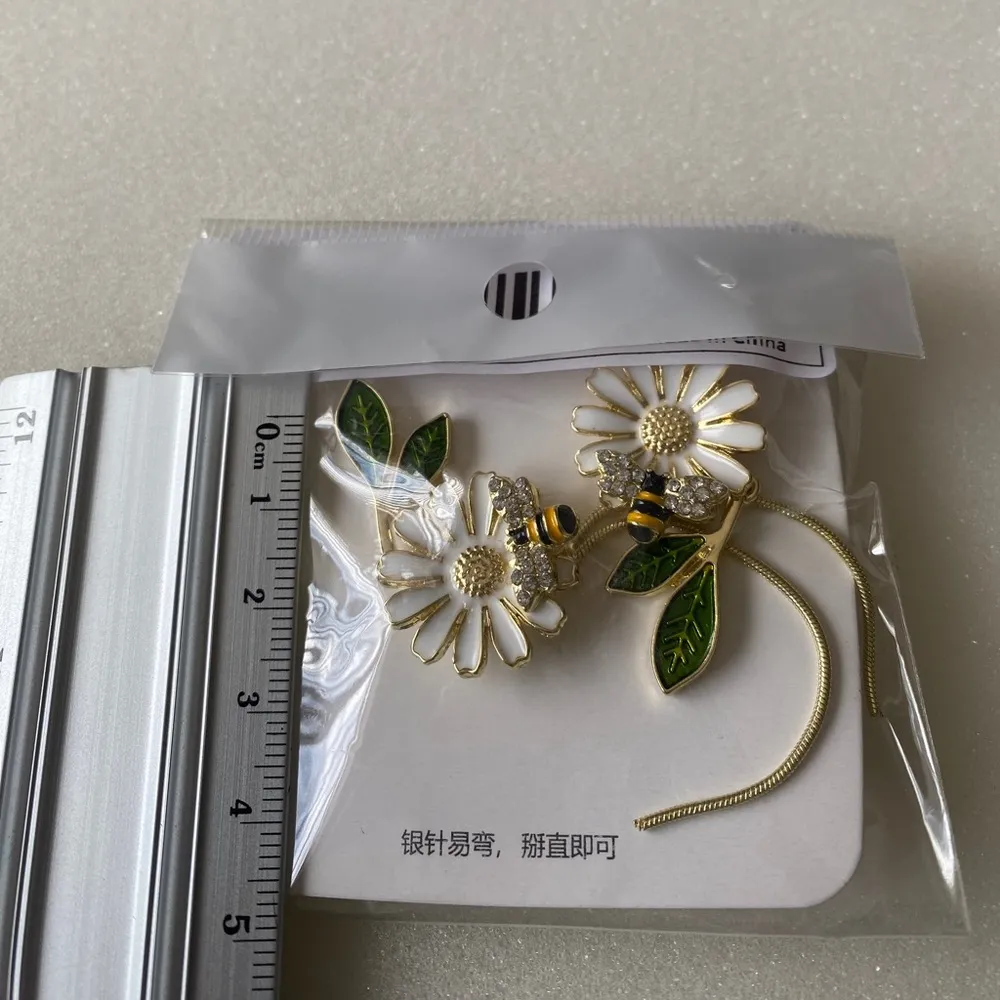 Daisy leaf bee design cute enamel dangle zinc alloy earrings faux fashion Jewelr Gold - Image 11