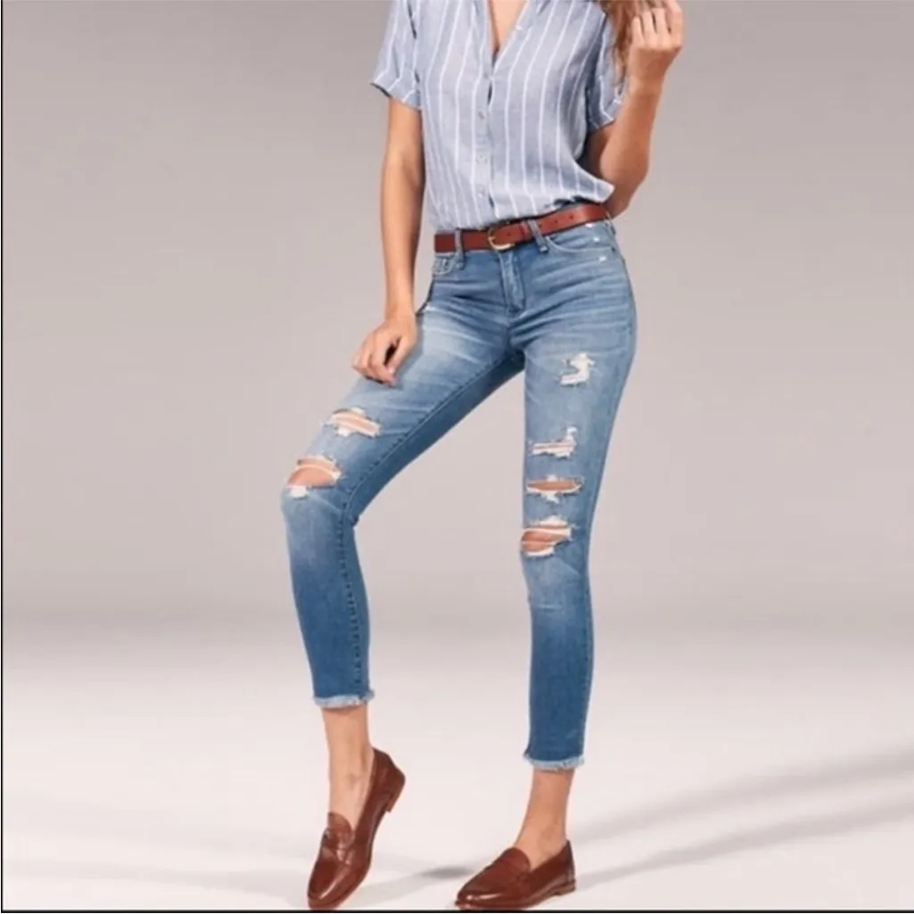 Abercrombie & Fitch Harper Low Rise Ankle Raw Hem Jeans in Distressed Blue 26 2 - Image 9