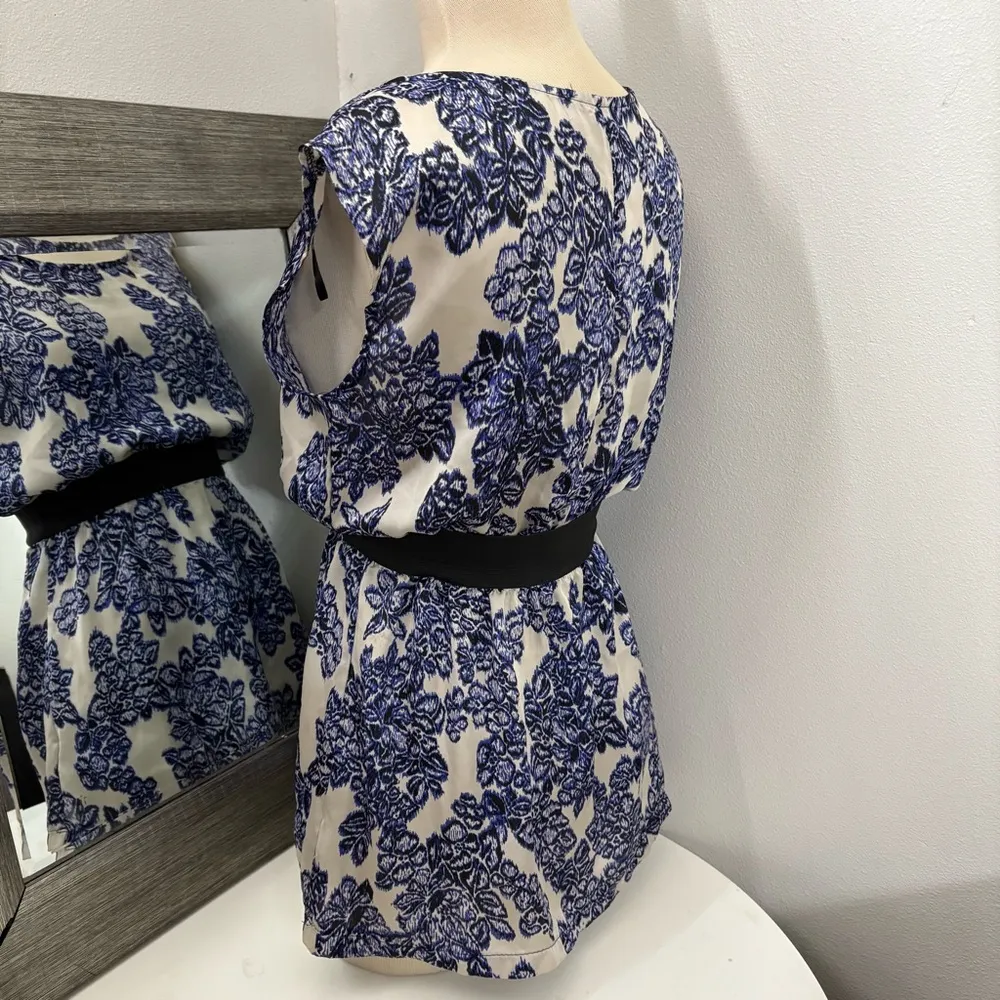 Forever 21 Blue and White Patterned Dress - Image 4