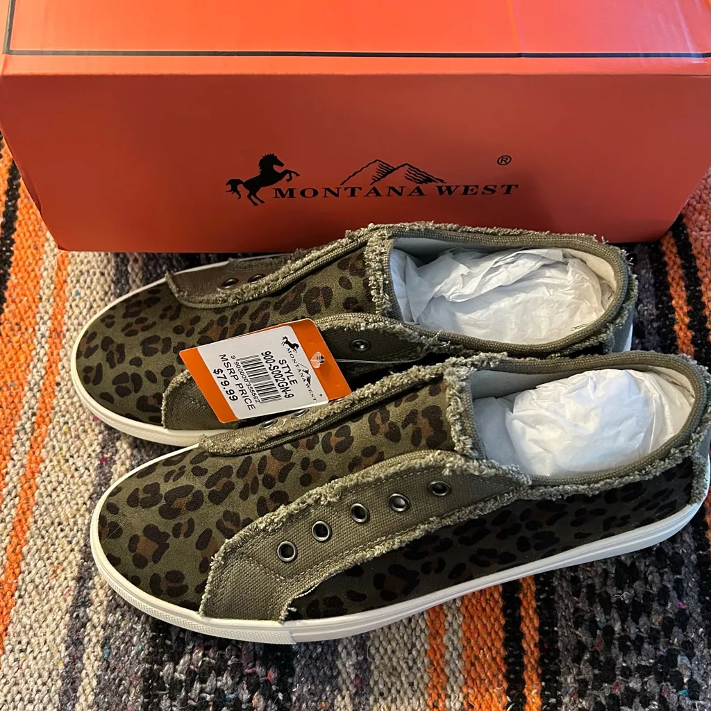 New Montana West Women’s Leopard Print Hair on Canvas Sneakers Size: 9 - Image 4