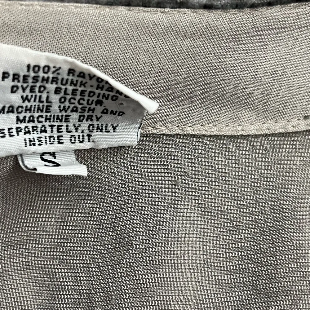 CP Shades Cropped Button Front 90s Blouse | Gunmetal Grey Silver | Small - Image 4