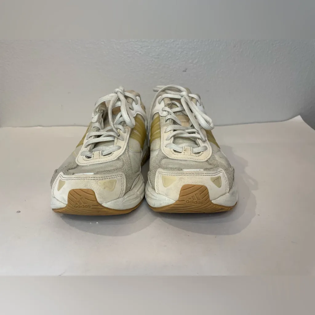 Adidas Women’s Response CL White Sneakers Size 6‎ - Image 3