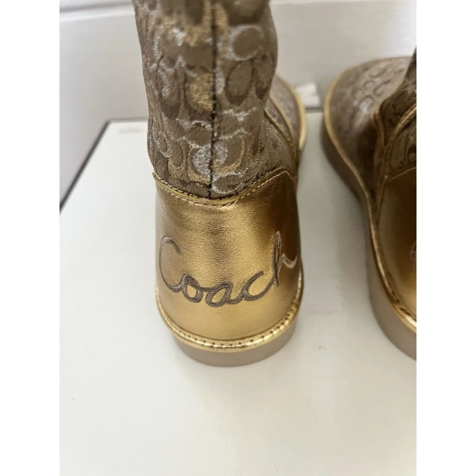 Coach Shearling Boots 9 Nikole Gold Metallic Logo Winter Snow Outdoors Urban New - Image 9