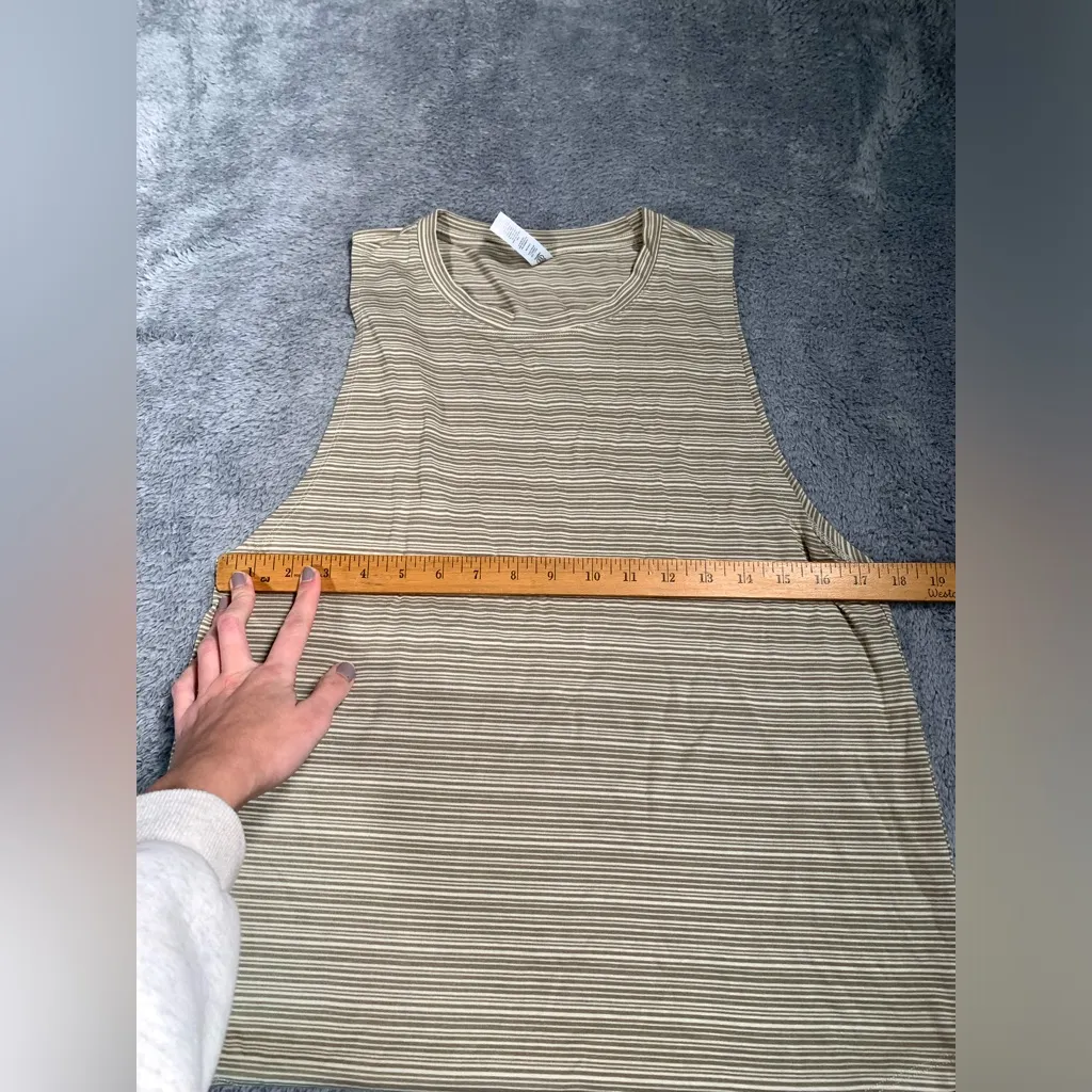 Athleta Striped muscle Tank Top medium - Image 4