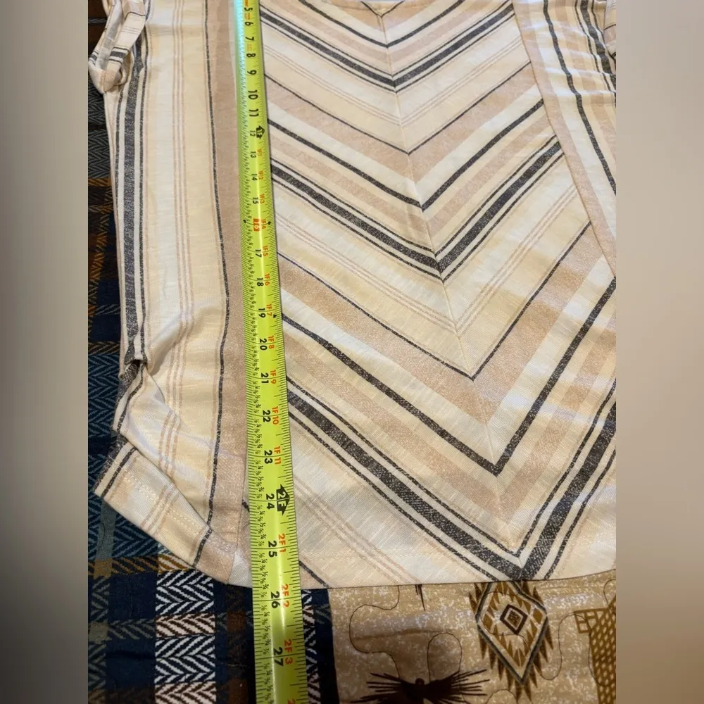 Vintage Rose brand top featuring a striped chevron pattern women’s size M NWT White Size M - Image 8