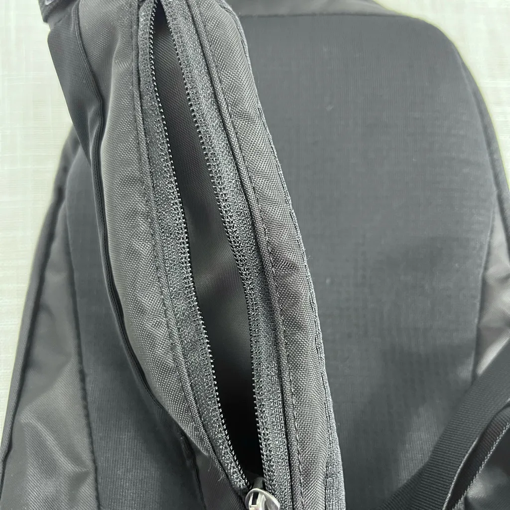 Patagonia Atom Sling 8L, Black, One Size Crossbody Unisex Bag - Image 7