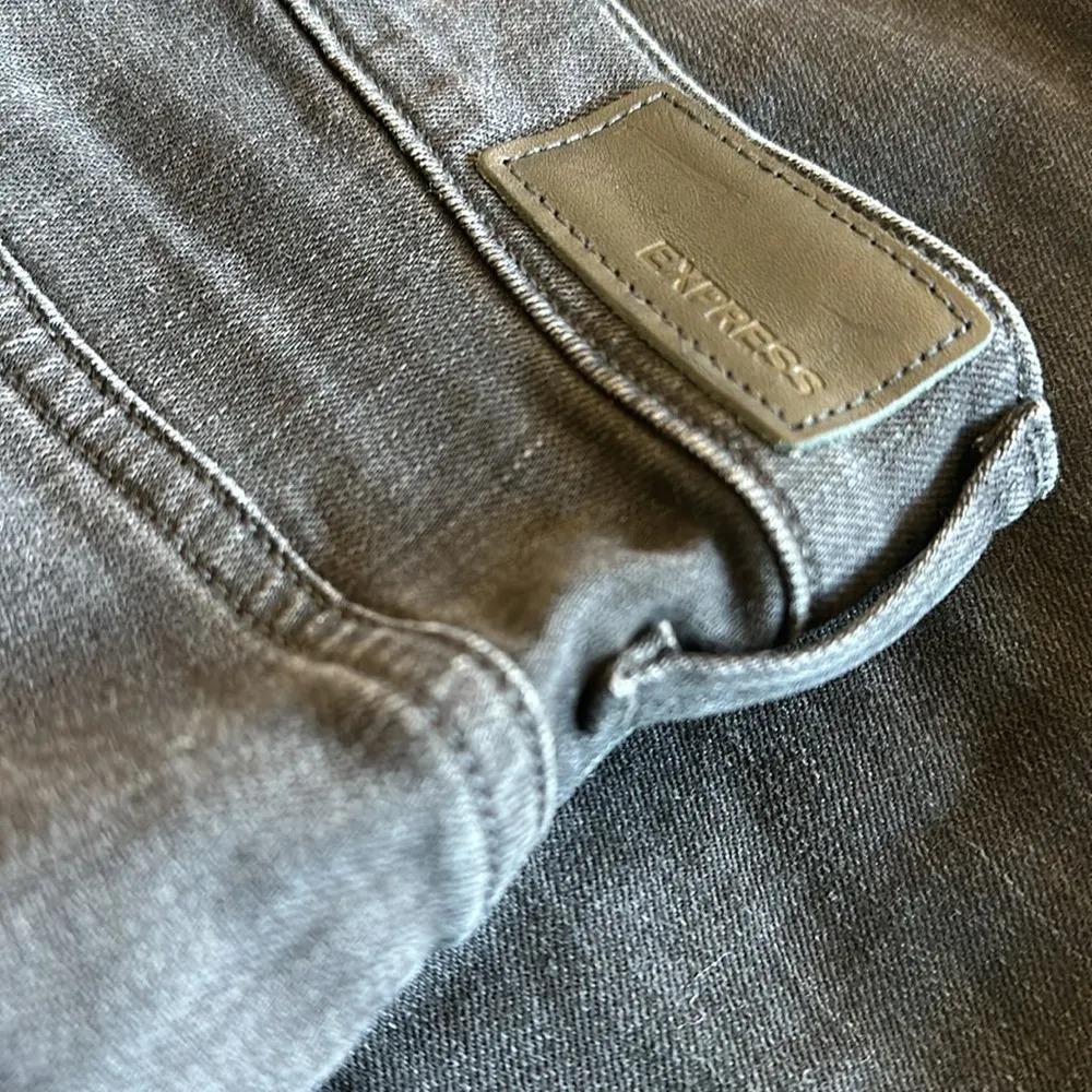 NWT EXPRESS BOOT HIGH RISE KNEE DISTRESSED SIDE SLIT JEANS BLACK 16R - Image 5