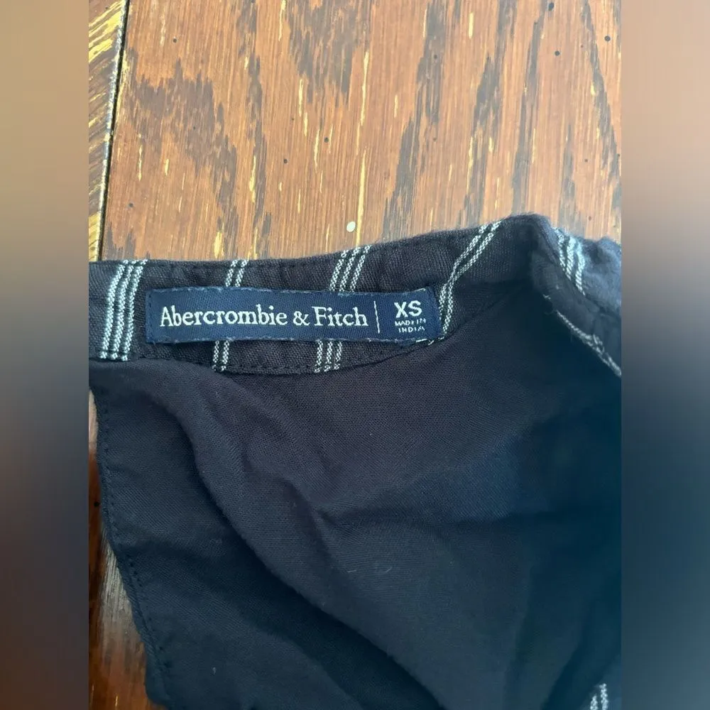 Abercrombie black pinstripe short sleeve jumpsuit size XS - Image 2