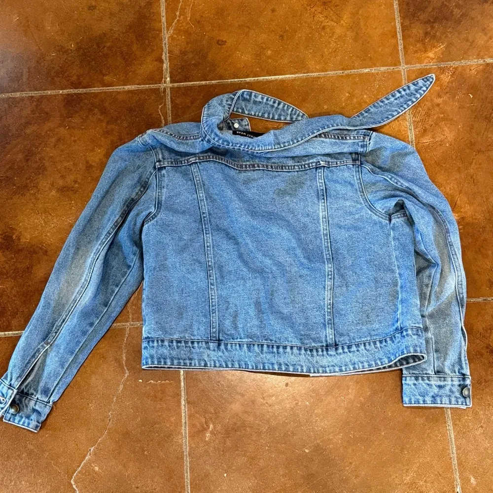 Who What Wear Blue Jean Jacket Fun Elongated Collar Classy and Hip Design - Image 2