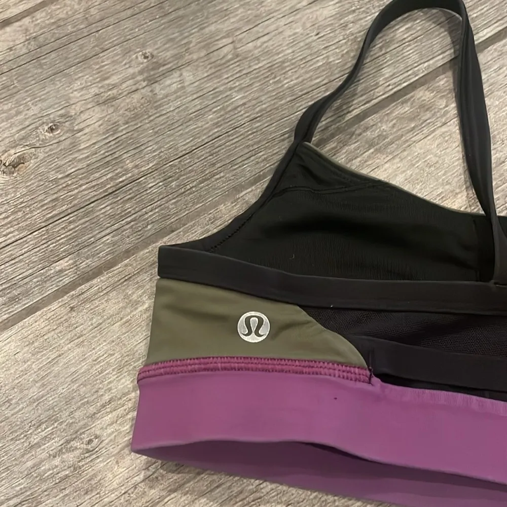 Lululemon Green and Pink Sports Bra Seamless Comfort - Image 4