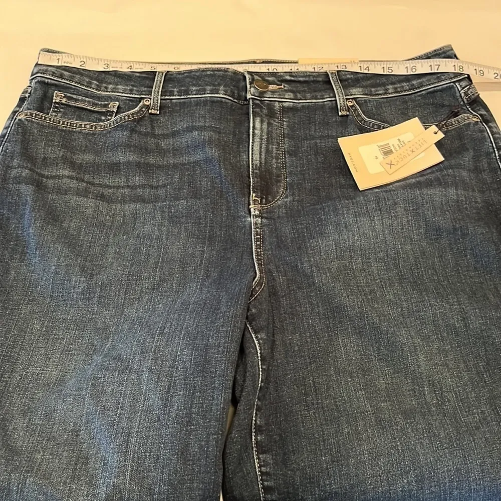 NYDJ Briella Short Roll Cuff NWT Shorts Size 16 - Image 4