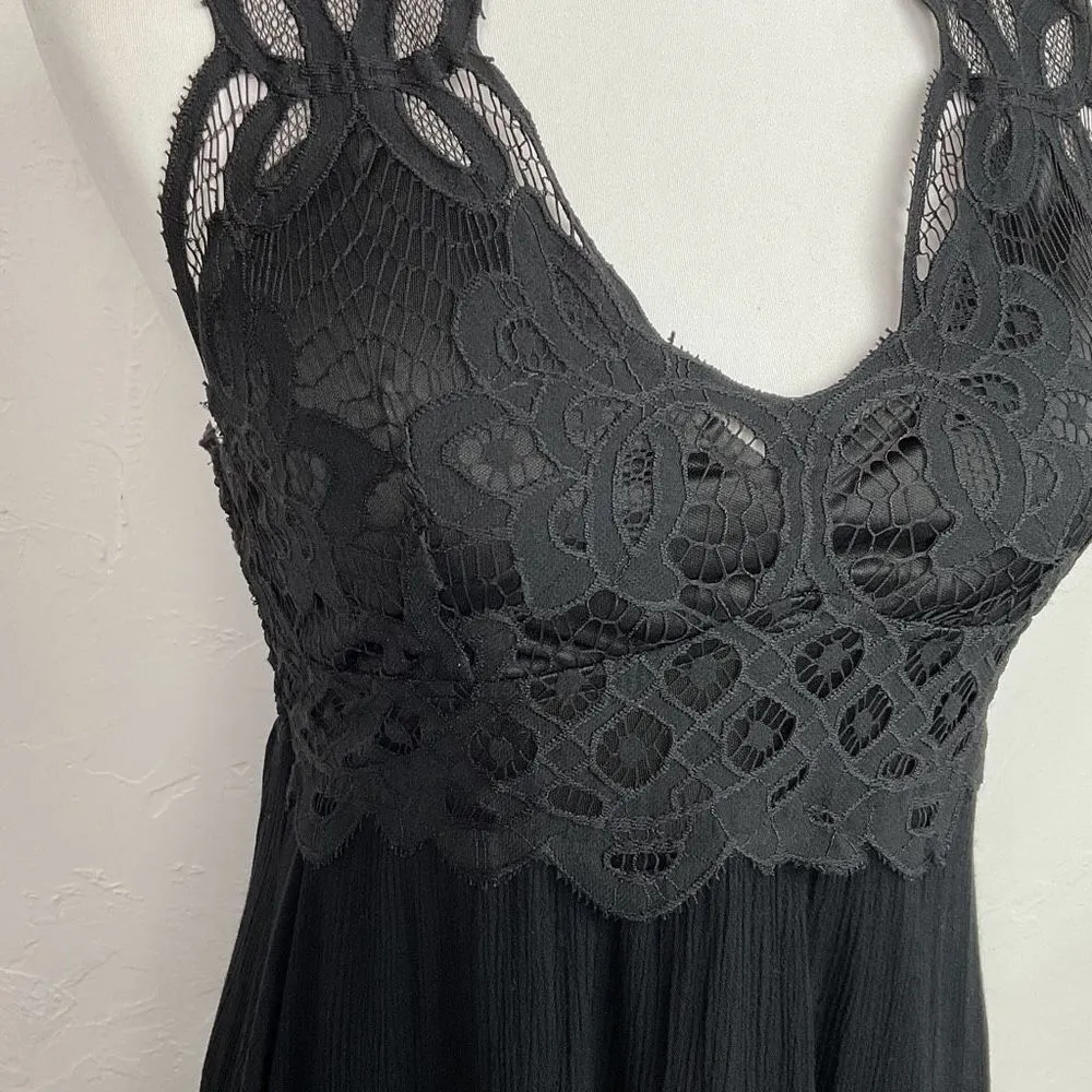 Mi Ami Black Lace Crochet Strappy Sleeveless Fit and Flare Dress Medium - Image 2