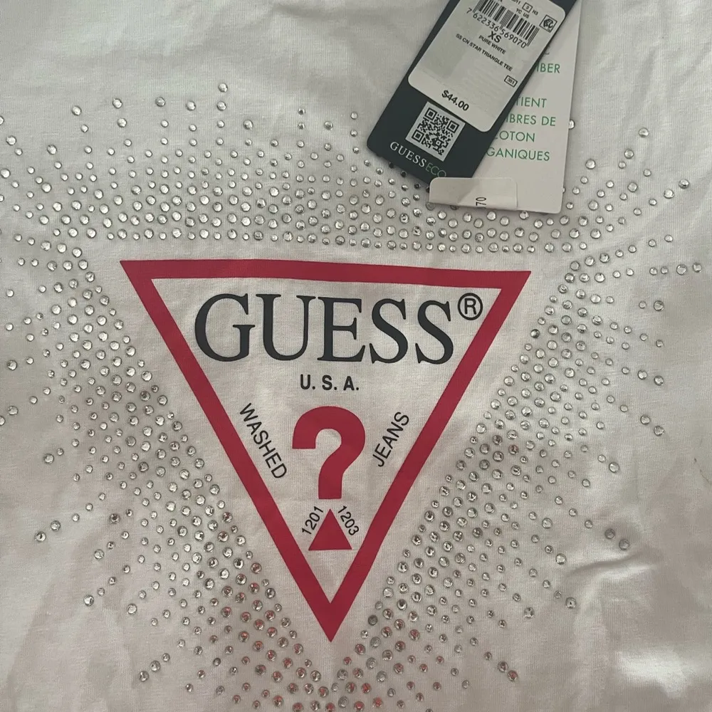 💋NWT GUESS Women's Short Sleeve Crew Neck Star Triangle Tee Shirt, Size XS - Image 2